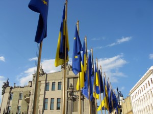 Flags_of_EU_and_Ukraine