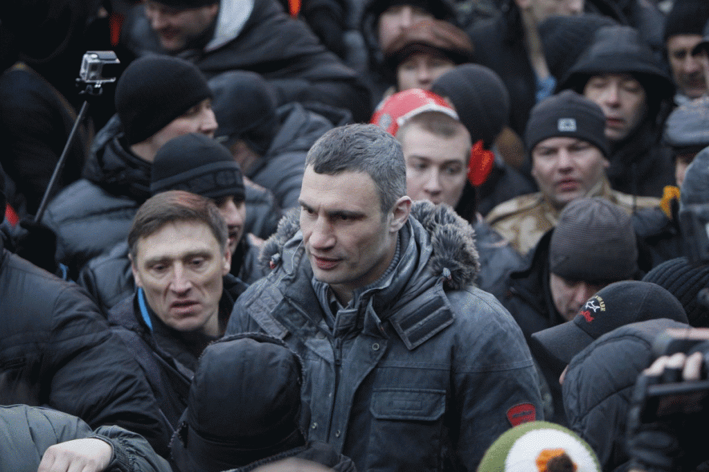 "Astazi parlamentarismul ucrainean este mort", a declarat liderul opozitiei, Vitaly Klitschko, alaturandu-se protestatarilor
