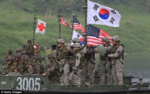Exercițiile militare comune ale Statelor Unite ale Americii și Coreei de Sud au prevăzut simularea unei invazii de pe mare a plajelor nord-coreene și asaltul asupra sistemului defensiv al acestora